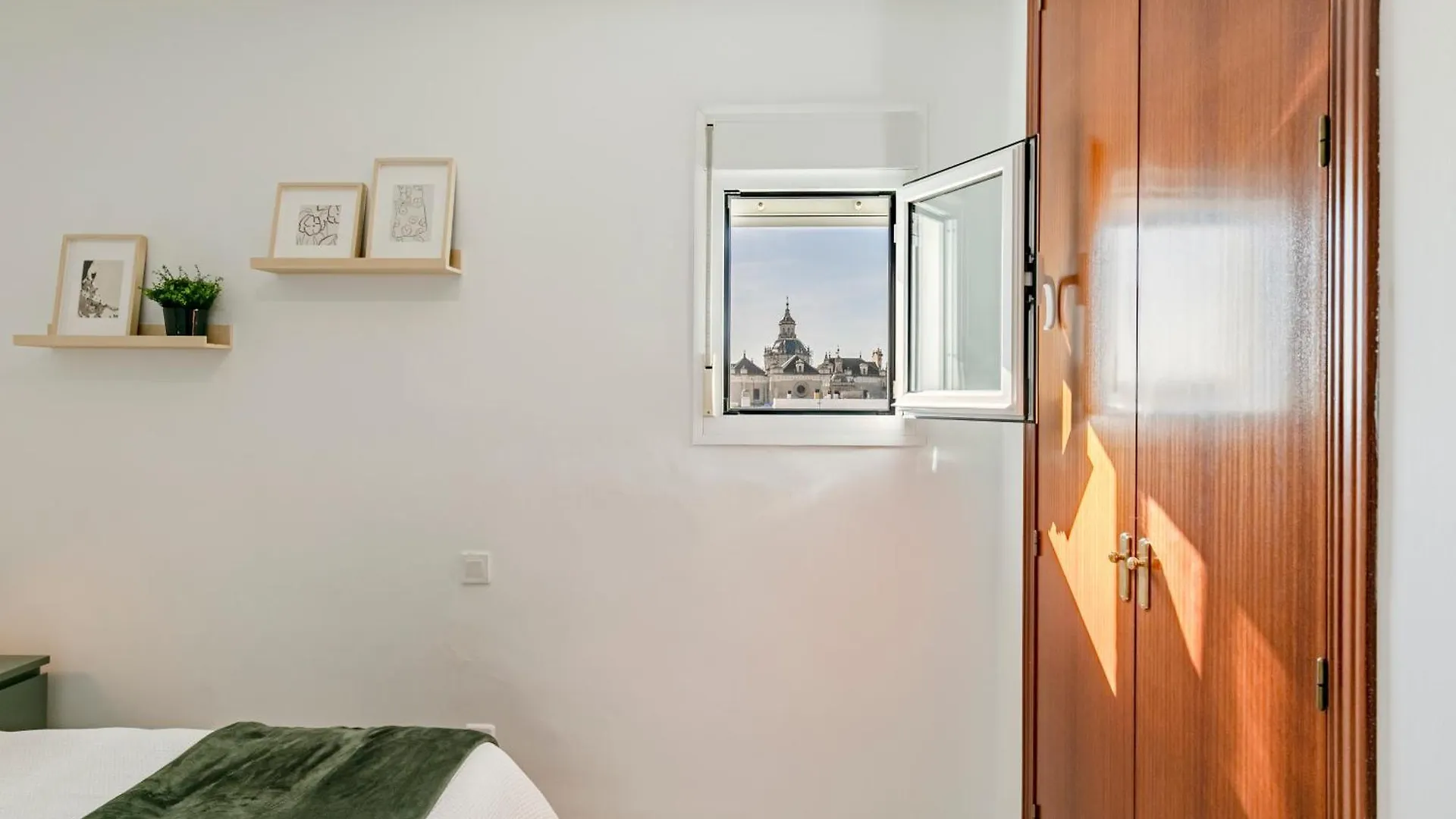 Avanti Las Setas, En El Corazon De Sevilla Y Con Vistas A La Giralda